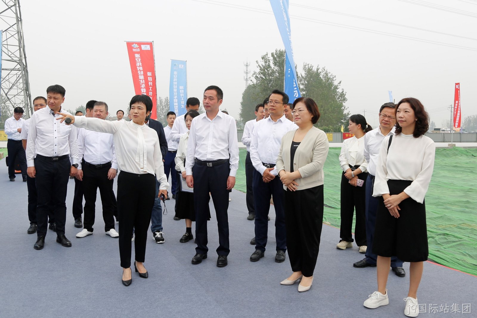 1696670165479772.jpg 淮安j9国际站集团轻量化车载新型显示组件项目开工建设3.JPG